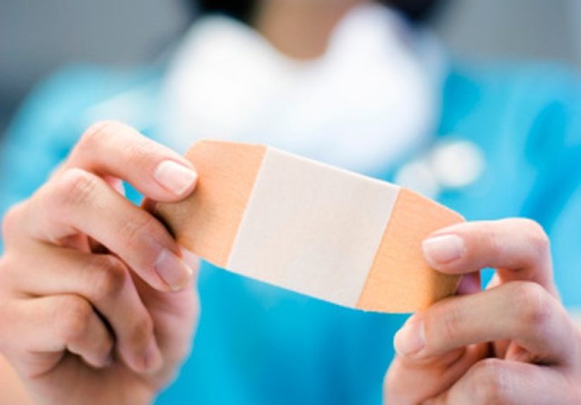 How to Remove the Pain Patch Adhesive From the Skin