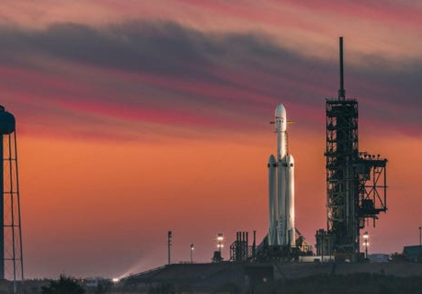 SpaceX's Falcon Heavy Aces Its First Night Launch