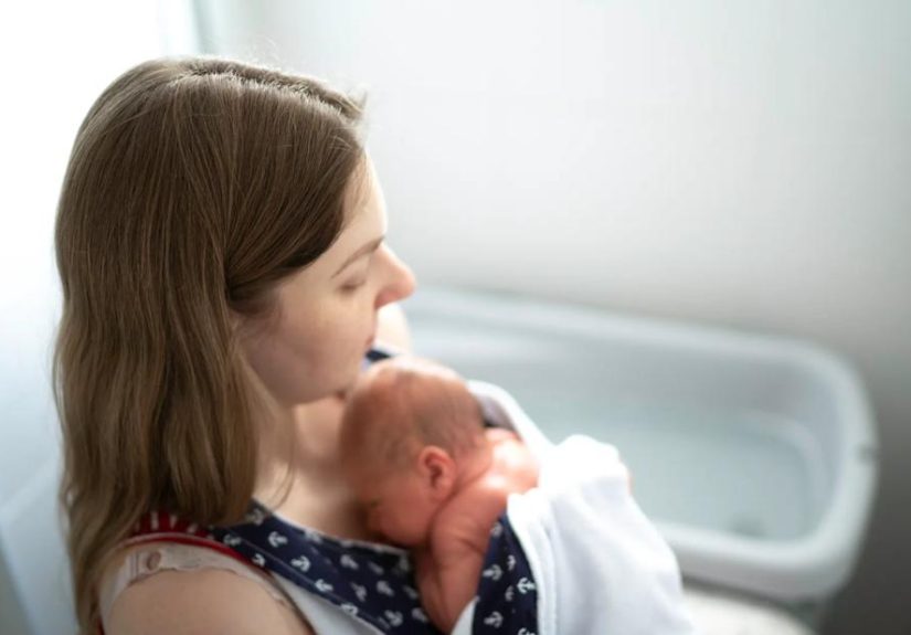 Delaying Newborn’s First Bath and Breastfeeding Benefits