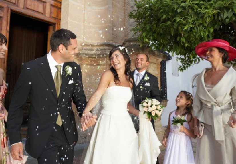 How to Create Wedding Pew Bows
