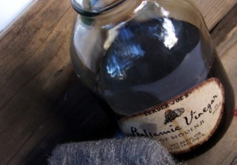 How to Stain Wood With Balsamic Vinegar