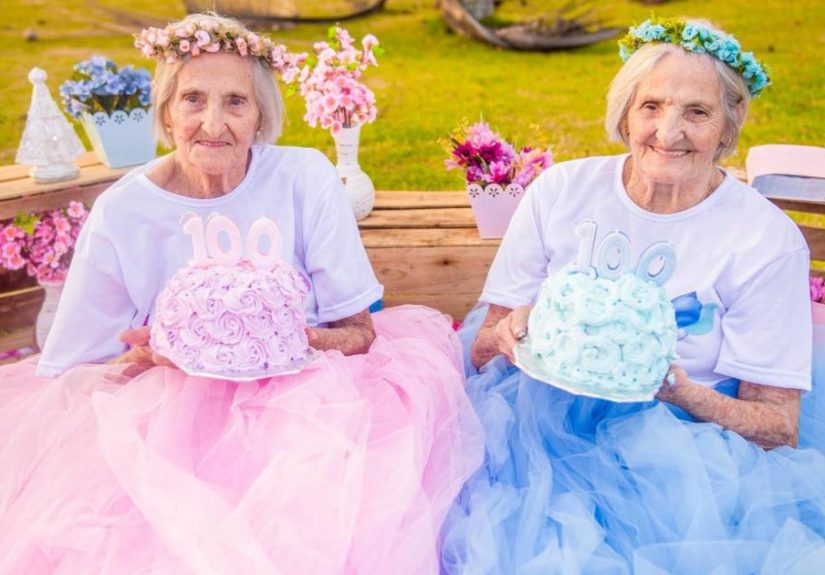 Photographer Captures Twins Celebrating Their 100th Birthday And The Pics Are Just Too Cute