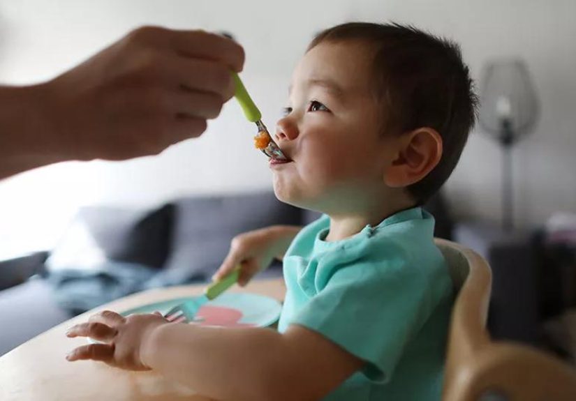 When Can Babies Start Eating Baby Food?