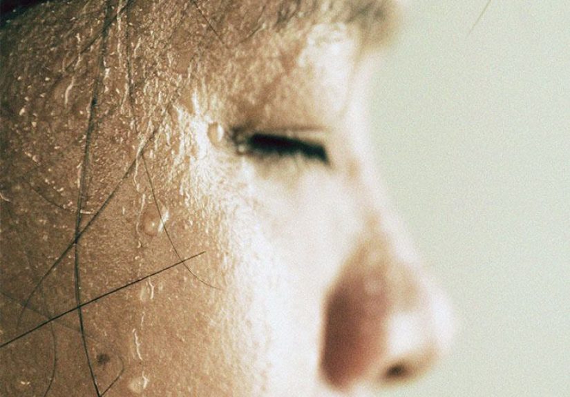Anxiety and hot flashes: Link, causes, and how to cope