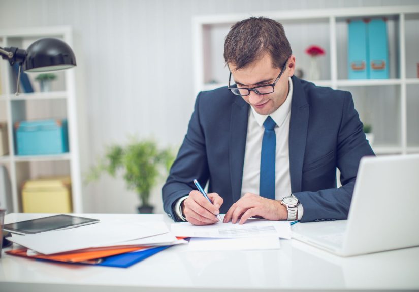 How to Sign a Cover Letter (With Signature Examples)