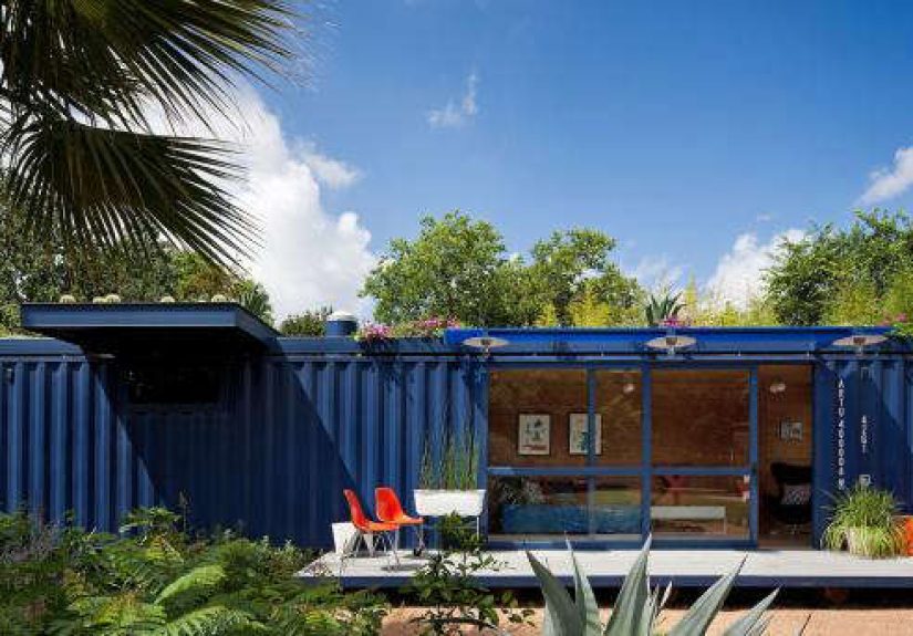 The Architect Is In: Container as Guest House by Poteet Architects
