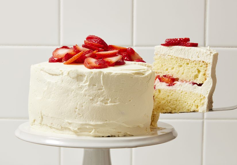 Try Our Japanese Christmas Cake Recipe for an Airy Dessert