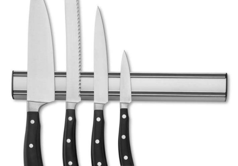 Wall-Mounted Magnetic Knife Bar