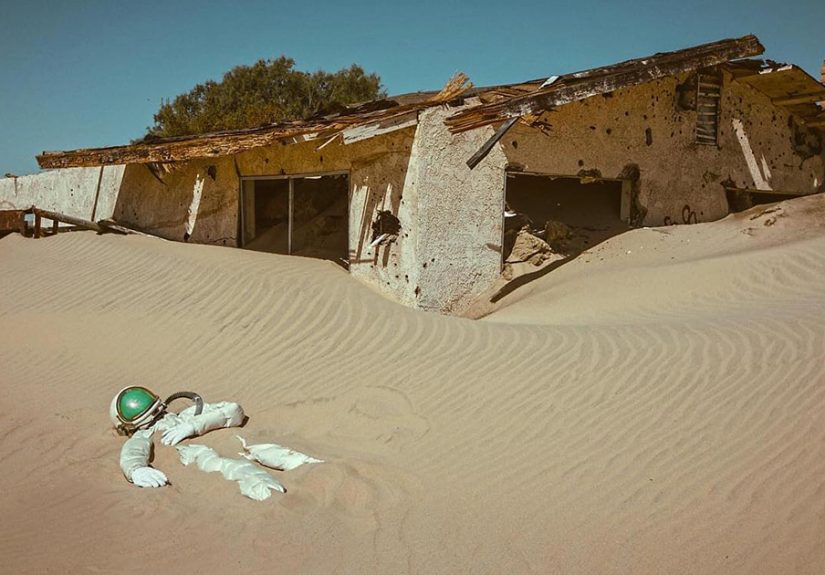 I Take Images Of Solitary Astronauts In Desolate Landscapes While Emphasizing Themes Of Isolation, Exploration, And The Quest For Meaning (70 Pics)