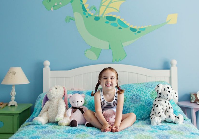 When to Transition to Toddler Bed: Signs Your Child Is Ready